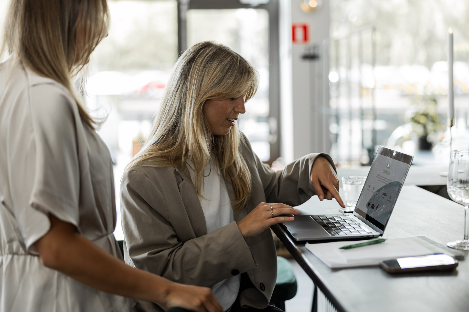 Toxic medarbetare på kontoret i Gävle