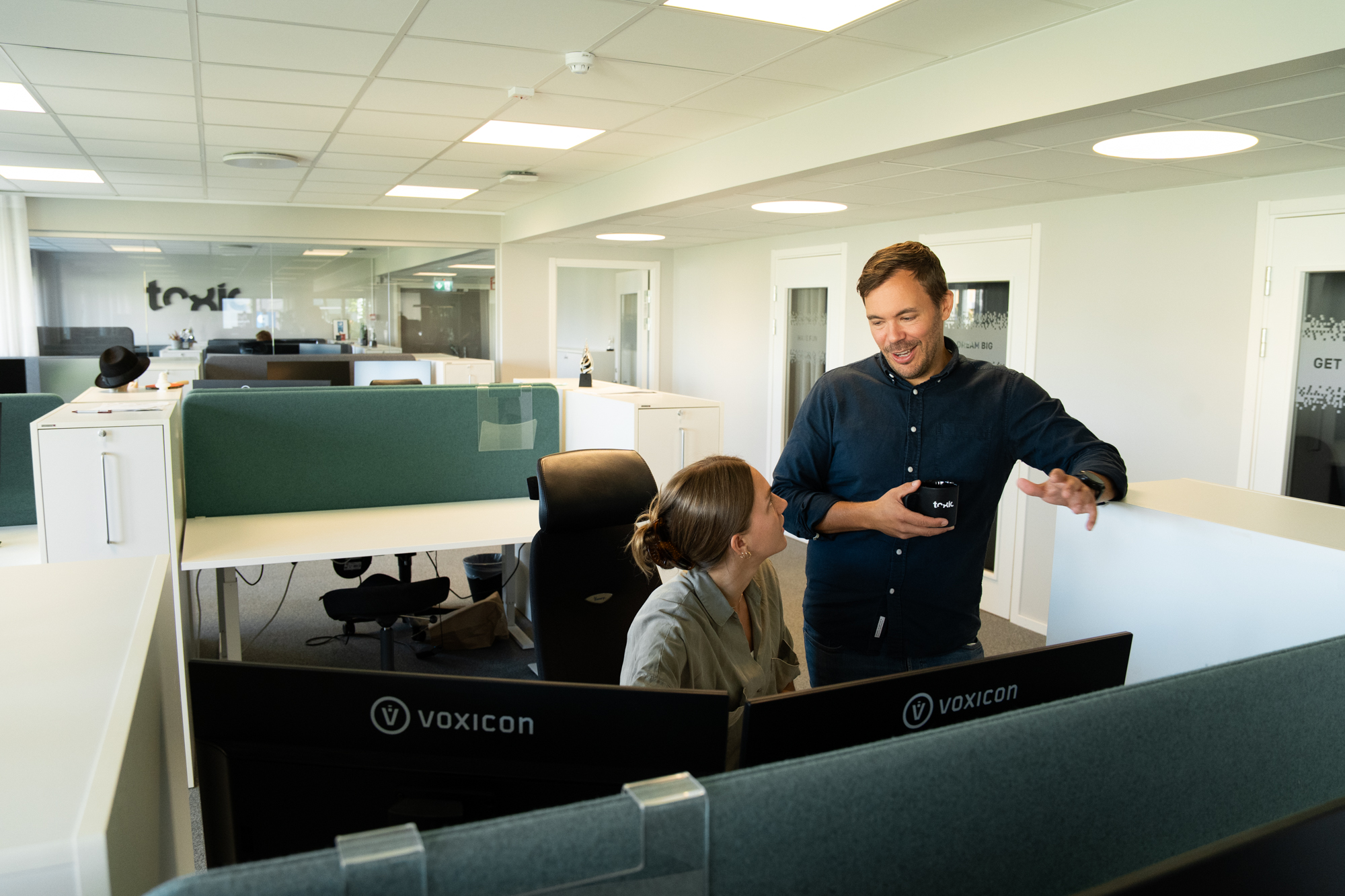 På Toxics kontor i Huskvarna